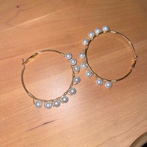 Pearl gold hoop earrings